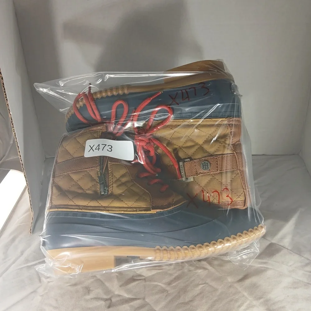 Tommy Hilfiger Duck Boot 8M Blue Tan Quilted Fleece Lined Winter Rain Ankle Boot
